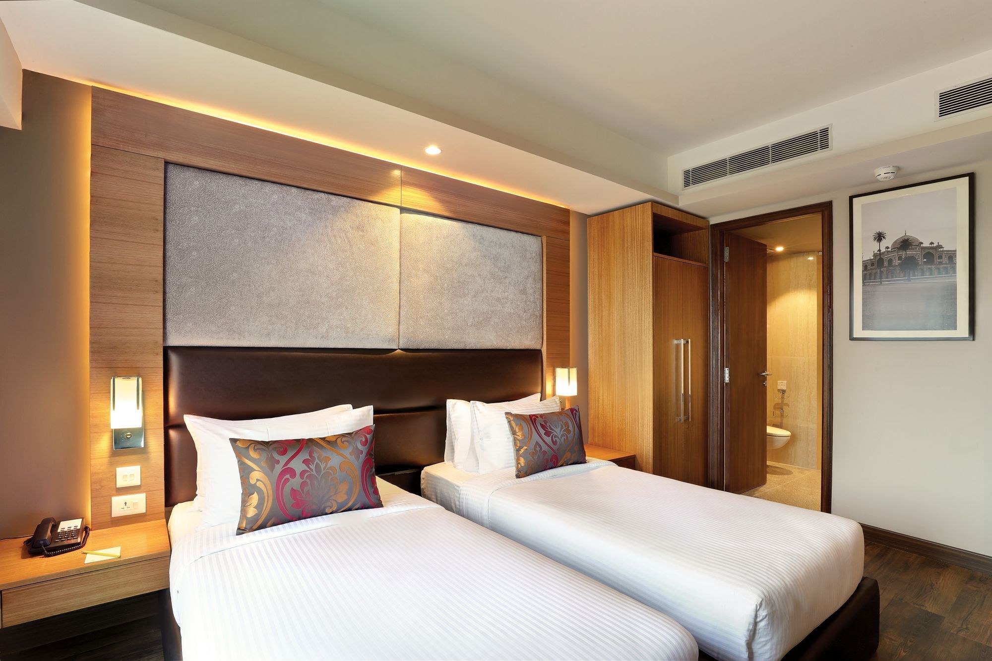 Lemon Tree Hotel Sohna Road Gurgaon Exterior photo