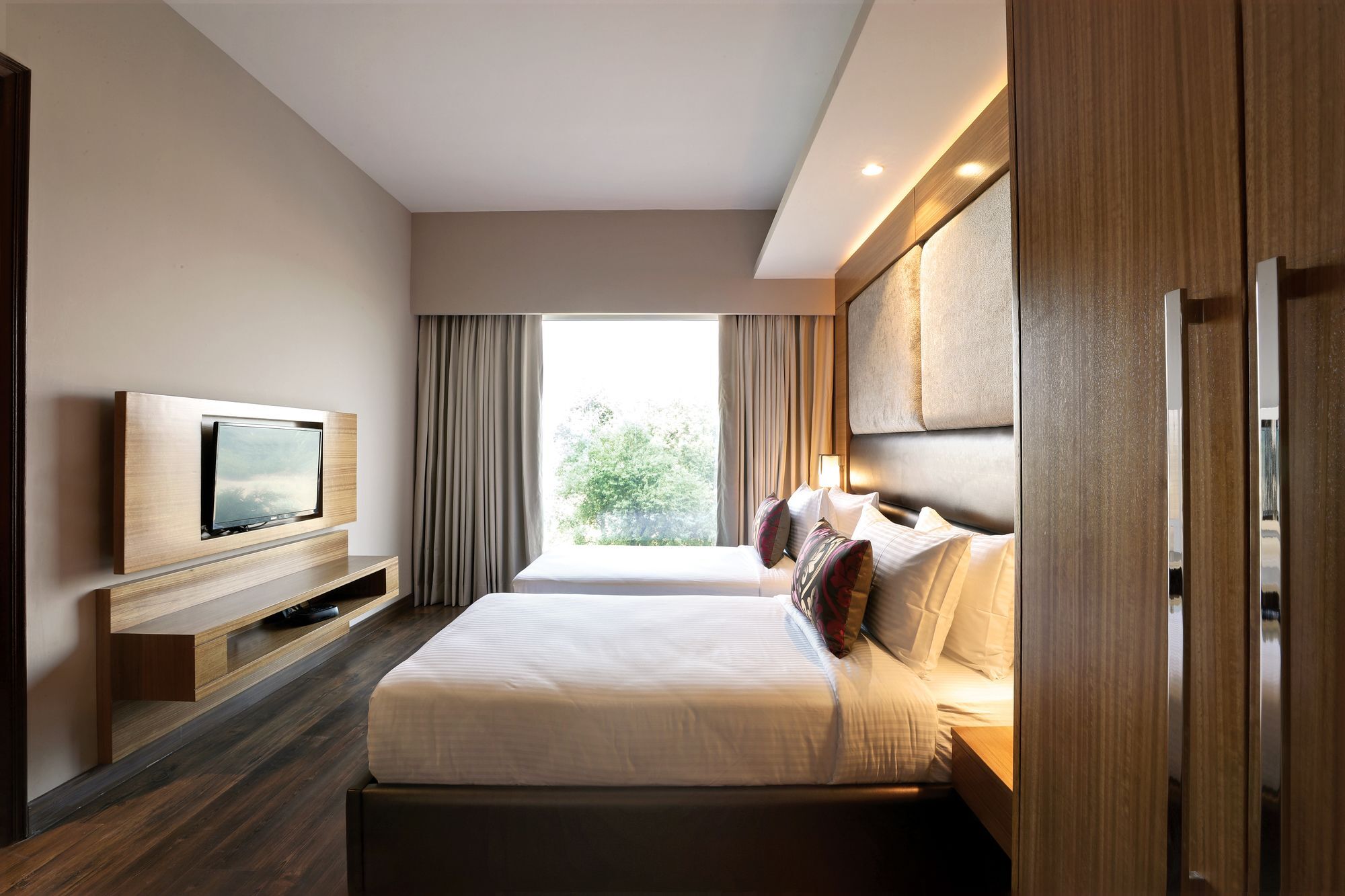 Lemon Tree Hotel Sohna Road Gurgaon Exterior photo
